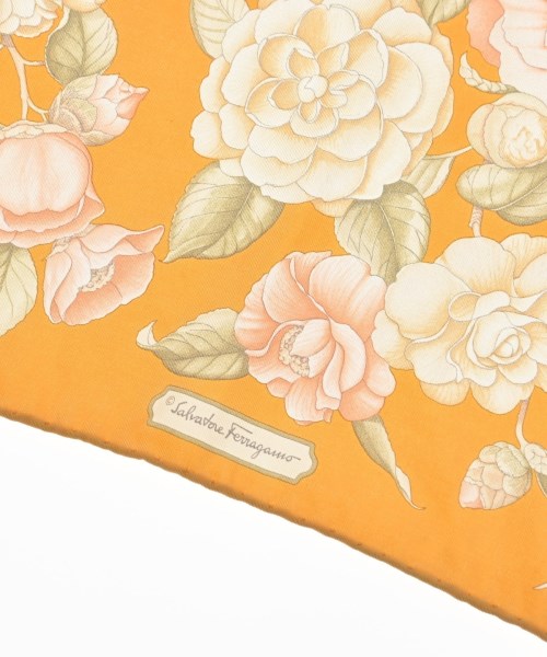 Salvatore Ferragamo ผ้าพันคอ