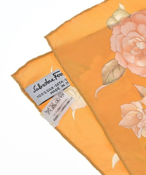 Salvatore Ferragamo ผ้าพันคอ