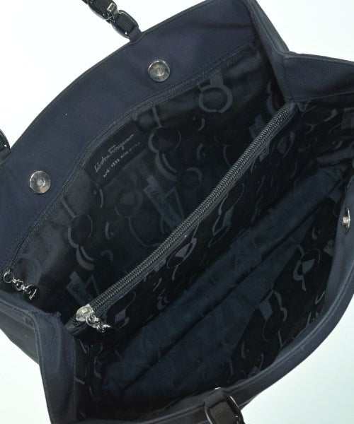 Salvatore Ferragamo กระเป๋าถือขนาดใหญ่