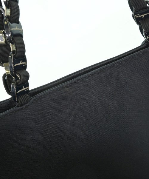 Salvatore Ferragamo กระเป๋าถือขนาดใหญ่