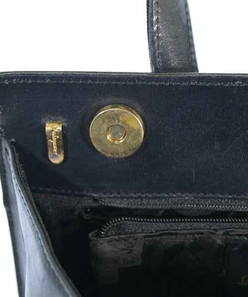 Salvatore Ferragamo กระเป๋าถือ