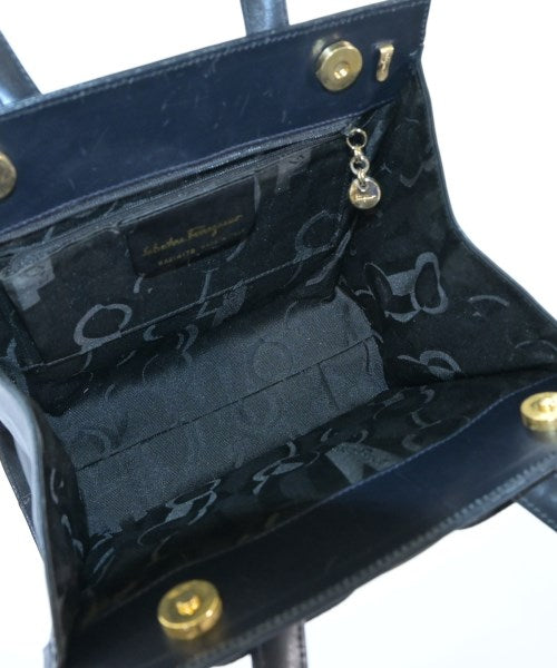 Salvatore Ferragamo กระเป๋าถือ