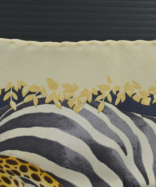 Salvatore Ferragamo ผ้าพันคอ