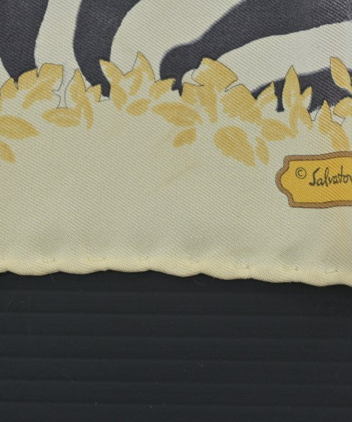 Salvatore Ferragamo ผ้าพันคอ