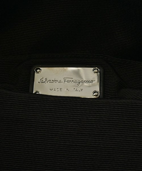 Salvatore Ferragamo กระเป๋าใส่อุปกรณ์ขนาดใหญ่