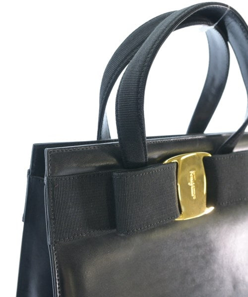 Salvatore Ferragamo กระเป๋าถือ