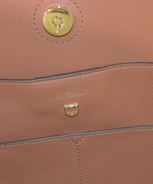 Salvatore Ferragamo กระเป๋าถือขนาดใหญ่