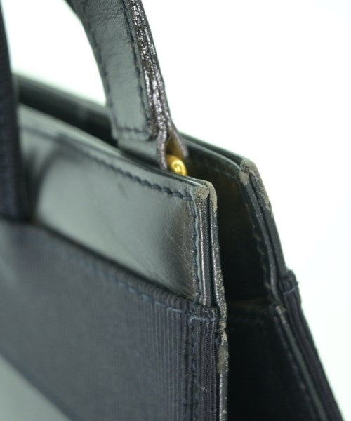 Salvatore Ferragamo กระเป๋าสะพาย