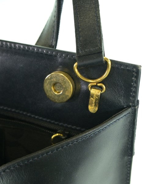 Salvatore Ferragamo กระเป๋าสะพาย