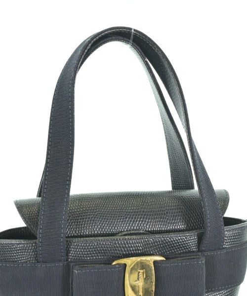 Salvatore Ferragamo กระเป๋าถือ