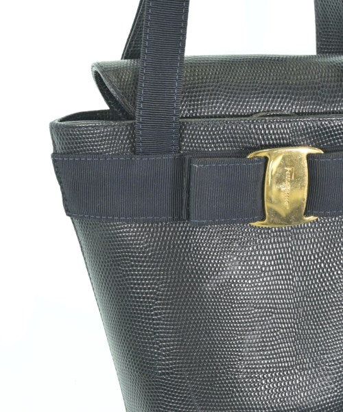Salvatore Ferragamo กระเป๋าถือ