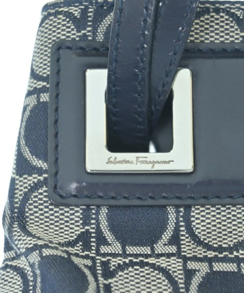 Salvatore Ferragamo กระเป๋าถือขนาดใหญ่