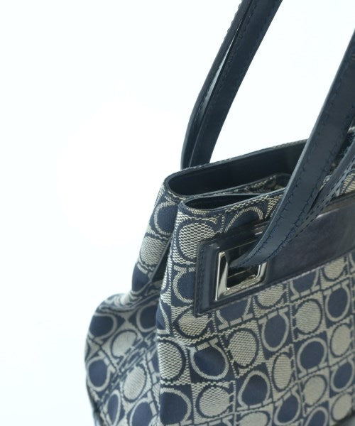 Salvatore Ferragamo กระเป๋าถือขนาดใหญ่