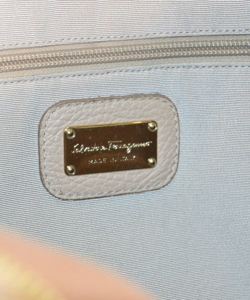 Salvatore Ferragamo กระเป๋าถือขนาดใหญ่