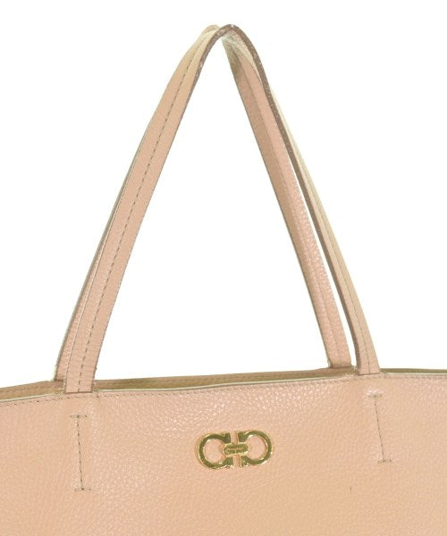 Salvatore Ferragamo กระเป๋าถือขนาดใหญ่