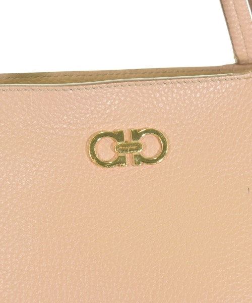 Salvatore Ferragamo กระเป๋าถือขนาดใหญ่