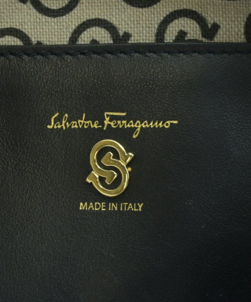Salvatore Ferragamo กระเป๋าสะพาย