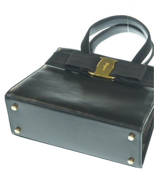 Salvatore Ferragamo กระเป๋าถือ