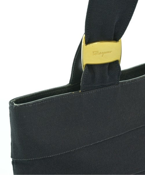 Salvatore Ferragamo กระเป๋าถือขนาดใหญ่