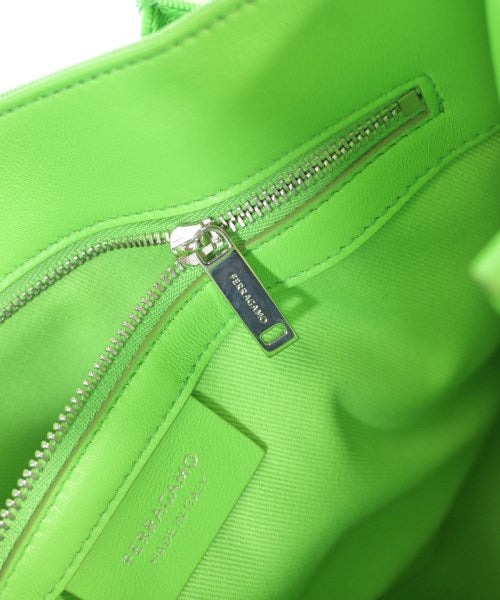 Salvatore Ferragamo กระเป๋าถือขนาดใหญ่