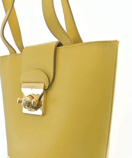 Salvatore Ferragamo กระเป๋าถือ