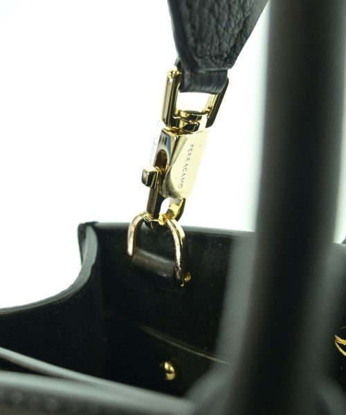 Salvatore Ferragamo กระเป๋าถือ