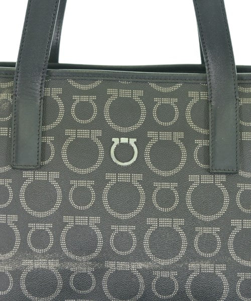 Salvatore Ferragamo กระเป๋าถือ