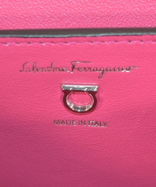 Salvatore Ferragamo กระเป๋าสะพาย