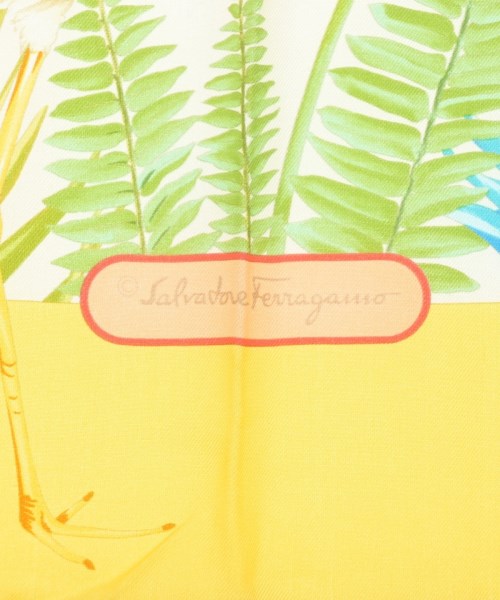 Salvatore Ferragamo ผ้าพันคอ