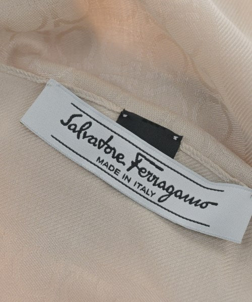 Salvatore Ferragamo ผ้าพันคอ
