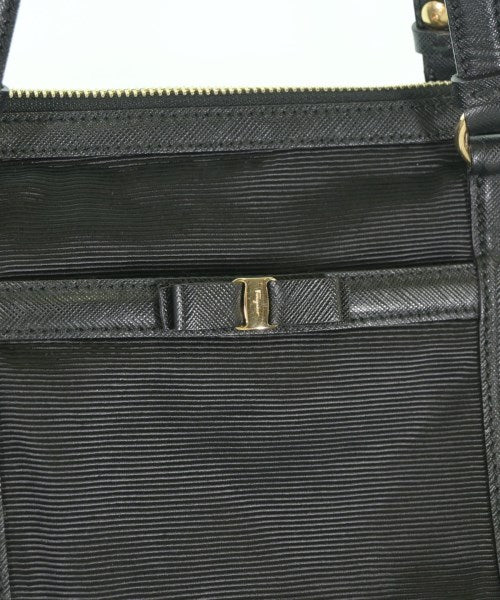 Salvatore Ferragamo กระเป๋าถือ
