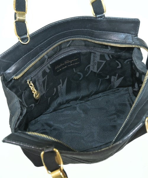 Salvatore Ferragamo กระเป๋าถือ