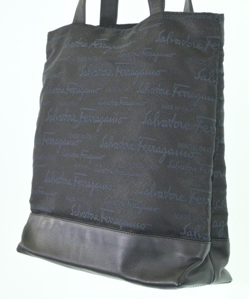 Salvatore Ferragamo กระเป๋าถือขนาดใหญ่