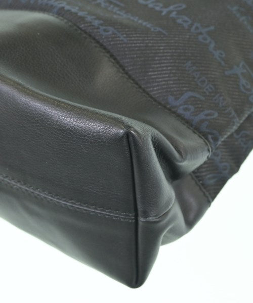 Salvatore Ferragamo กระเป๋าถือขนาดใหญ่