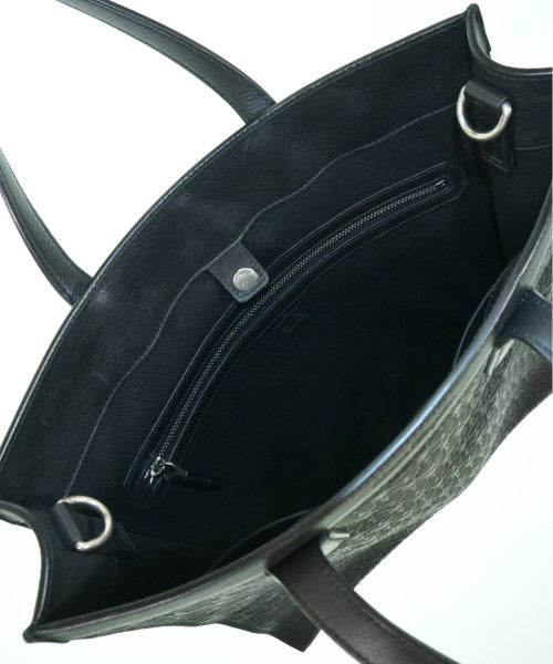 Salvatore Ferragamo กระเป๋าถือขนาดใหญ่