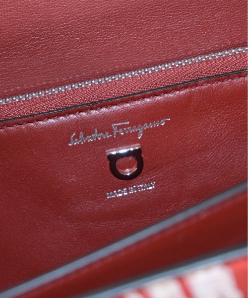 Salvatore Ferragamo กระเป๋าสะพาย