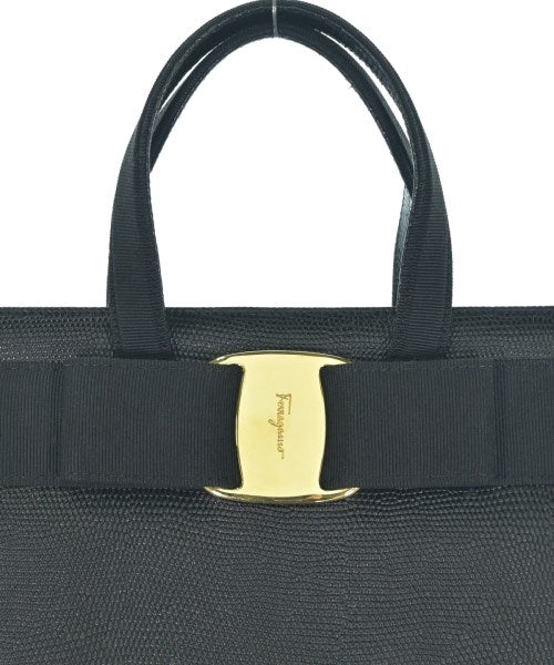 Salvatore Ferragamo กระเป๋าถือ