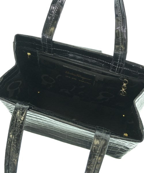 Salvatore Ferragamo กระเป๋าถือ