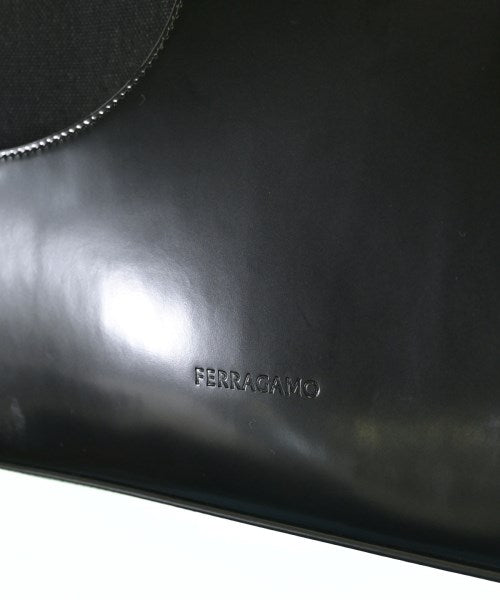 Salvatore Ferragamo กระเป๋าสะพาย