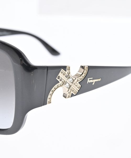 Salvatore Ferragamo แว่นกันแดด