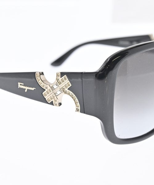 Salvatore Ferragamo แว่นกันแดด