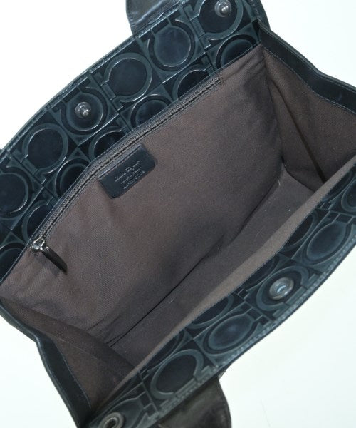 Salvatore Ferragamo กระเป๋าสะพาย