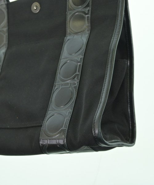 Salvatore Ferragamo กระเป๋าสะพาย