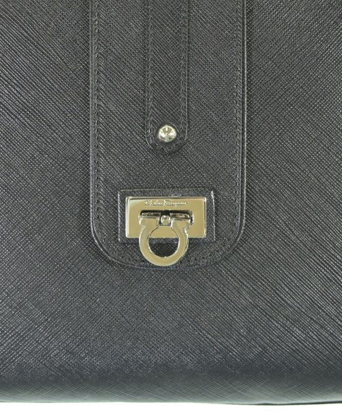 Salvatore Ferragamo กระเป๋าสะพาย