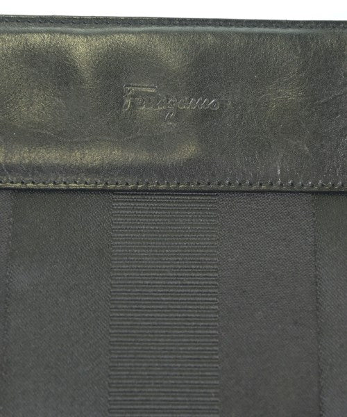 Salvatore Ferragamo กระเป๋าสะพาย