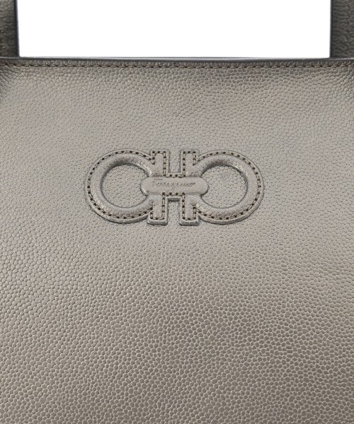 Salvatore Ferragamo กระเป๋าถือขนาดใหญ่