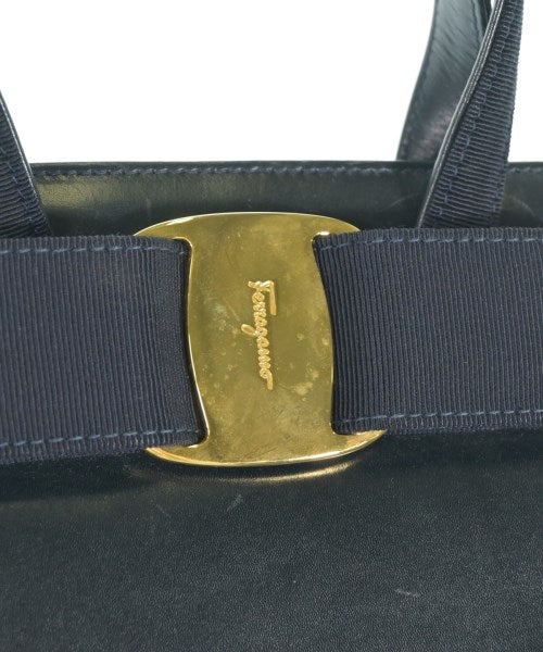 Salvatore Ferragamo กระเป๋าถือ