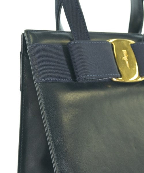 Salvatore Ferragamo กระเป๋าถือ