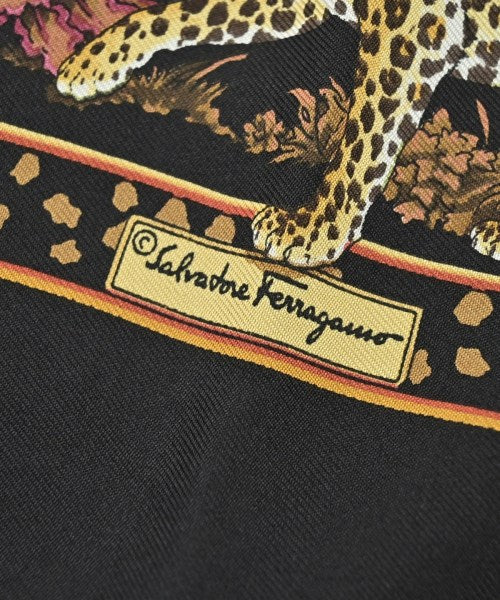Salvatore Ferragamo ผ้าพันคอ
