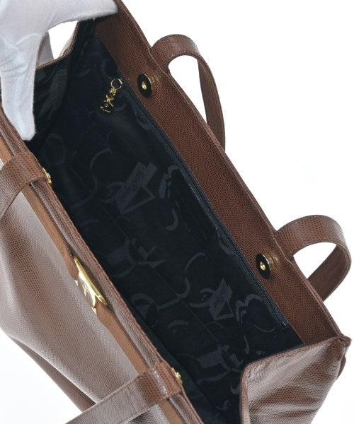 Salvatore Ferragamo กระเป๋าถือขนาดใหญ่
